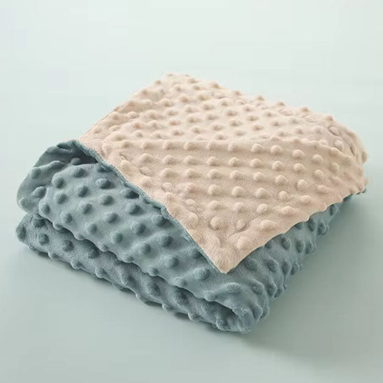 Bebe-plaid-tout-doux-vert-creme