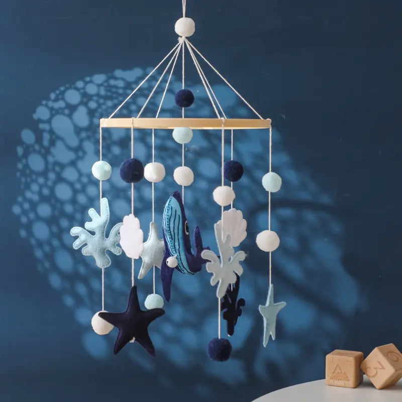 Mobile-Bebe-Monde-Marin-baleine-bleu