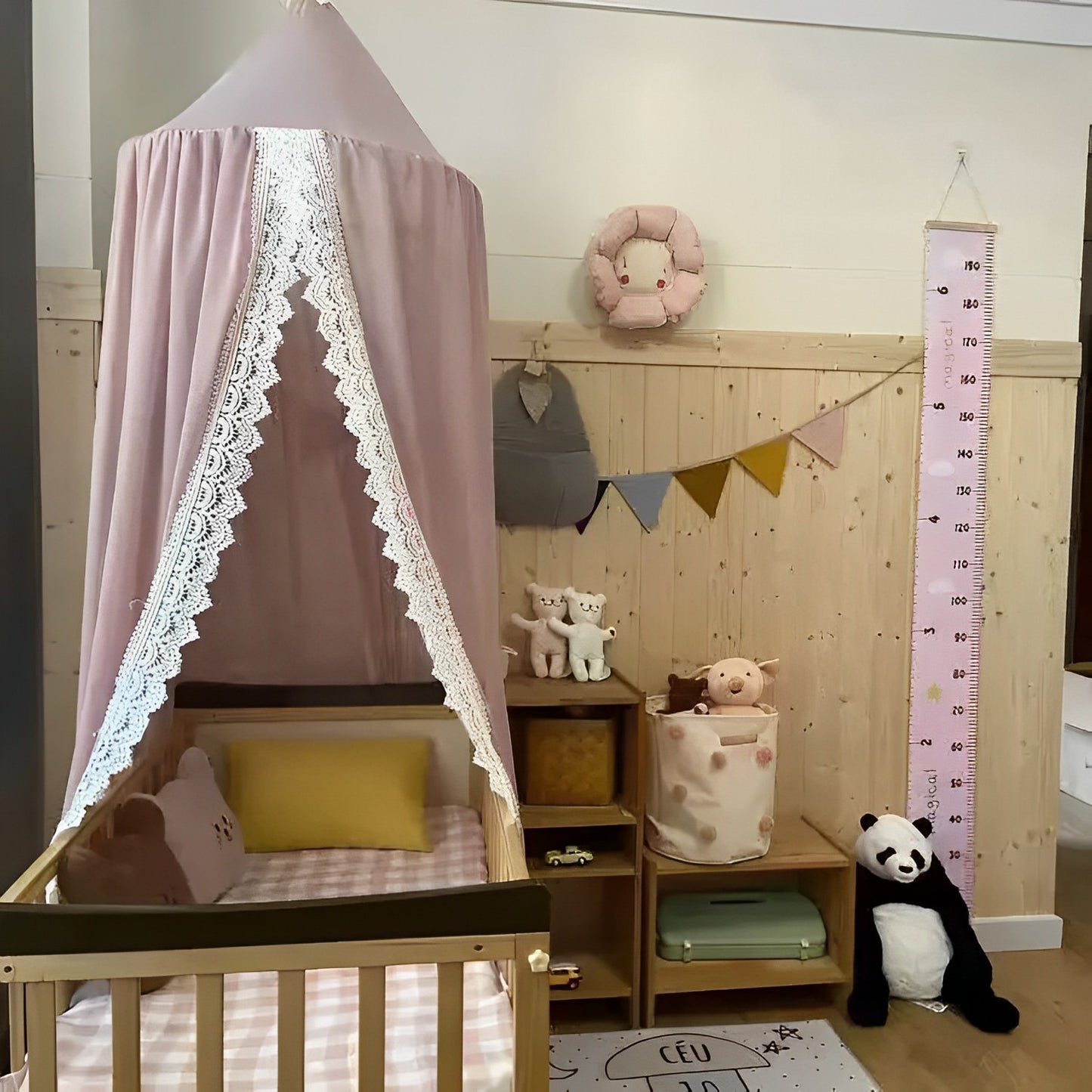 Voile-de-Lit-Bebe-Dentelle-Rose-nuits-paisibles