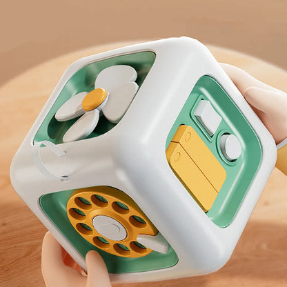 Busy-board-cube-presentation