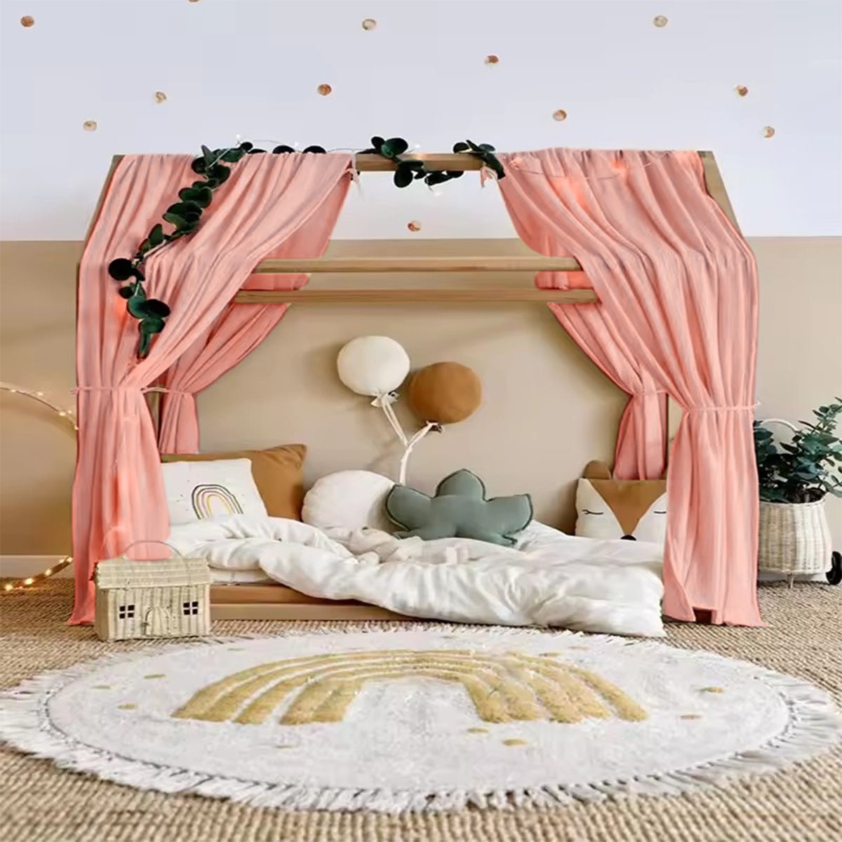 Ciel-de-Lit-Cabane-Rose-feerique