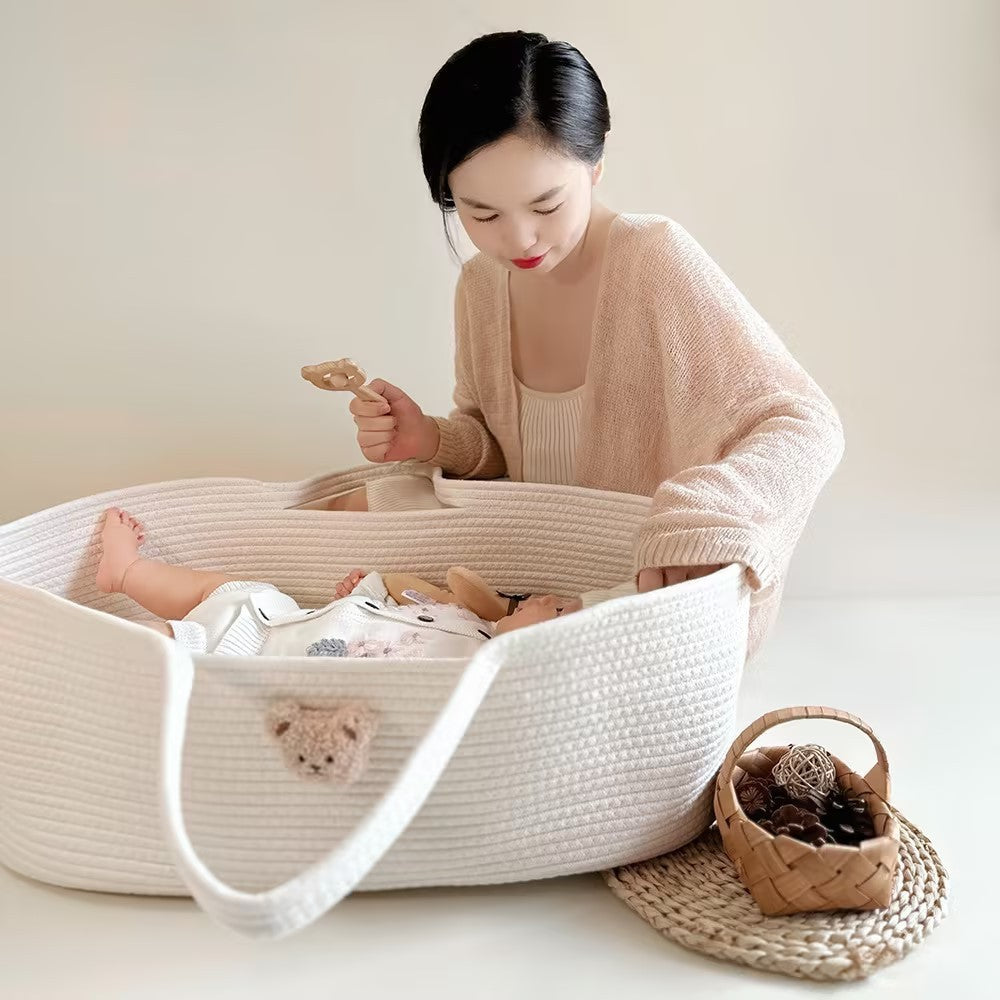 Couffin-Bebe-Blanc-Petit-Ours-Brun-Douceur-securite