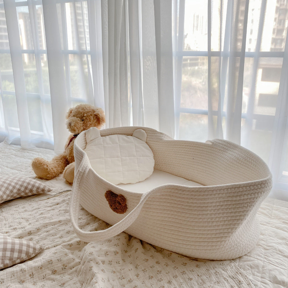 Couffin-Bebe-Blanc-Petit-Ours-Brun-douceur