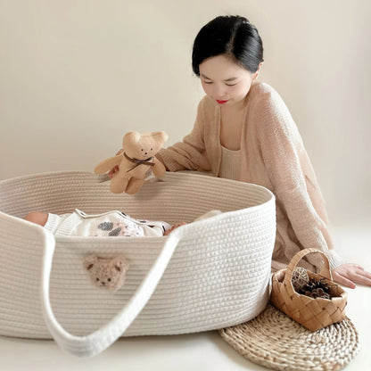 Couffin-Bebe-Blanc-Petit-Ours-Brun-tendresse