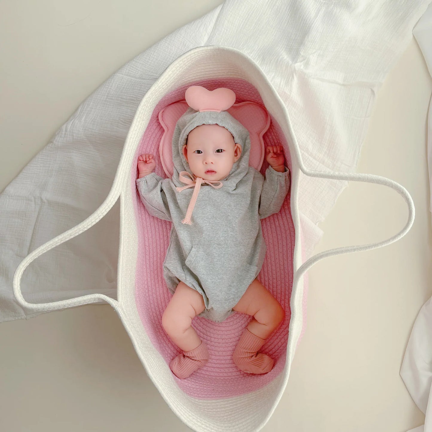 Couffin-Bebe-Blanc-Rose-serein