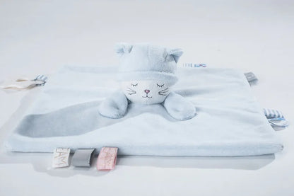 Doudou-Bebe-Garçon-Chat-complicité