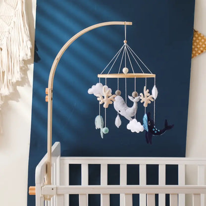 Mobile-Lit-bebe-Baleine- eveil-sens