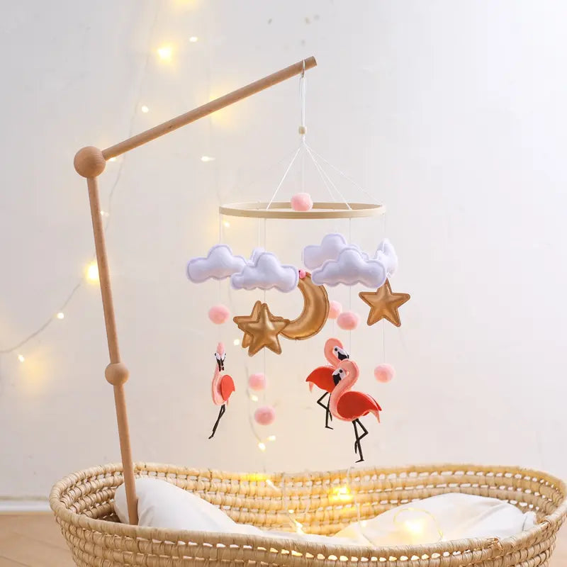 Mobile-bebe-Flamant-Rose-eveil-sens