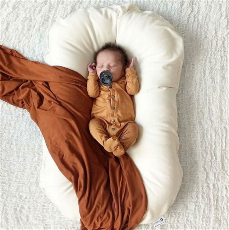Reducteur-de-Lit-Bebe-Blanc-sommeil-paisible